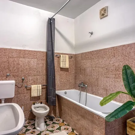 Riva Guest house *